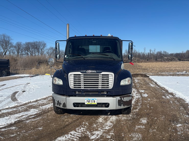#2294-•-2013-freightliner-m2-flatbed-truck-image-6