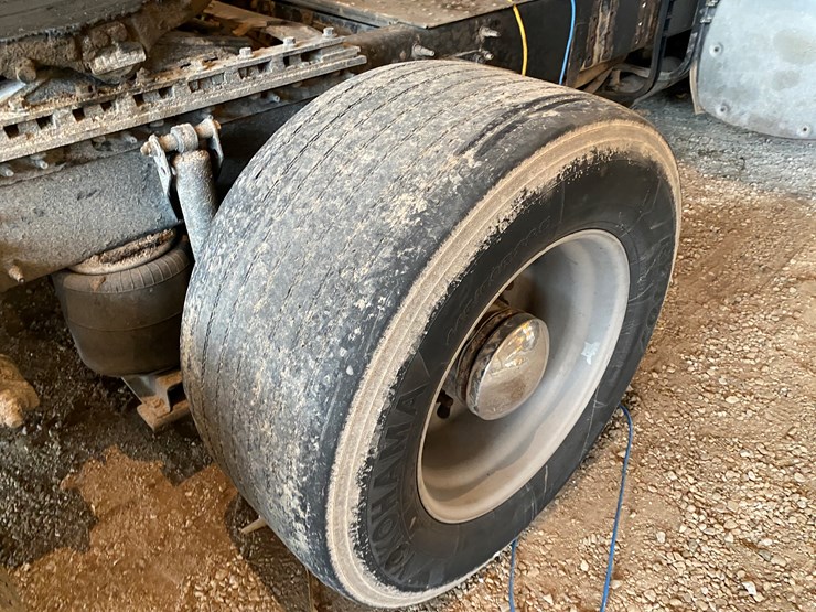 #310-•-2015-volvo-d13-tandem-axle-semi-rolled-over-(has-wi-title)-(algoma,-wi)-image-14