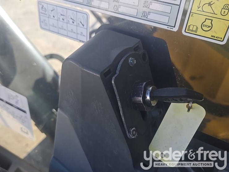 2016-caterpillar-335fl-image-71