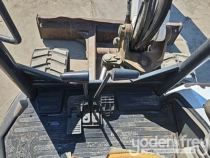 2013-bobcat-e42-image-40