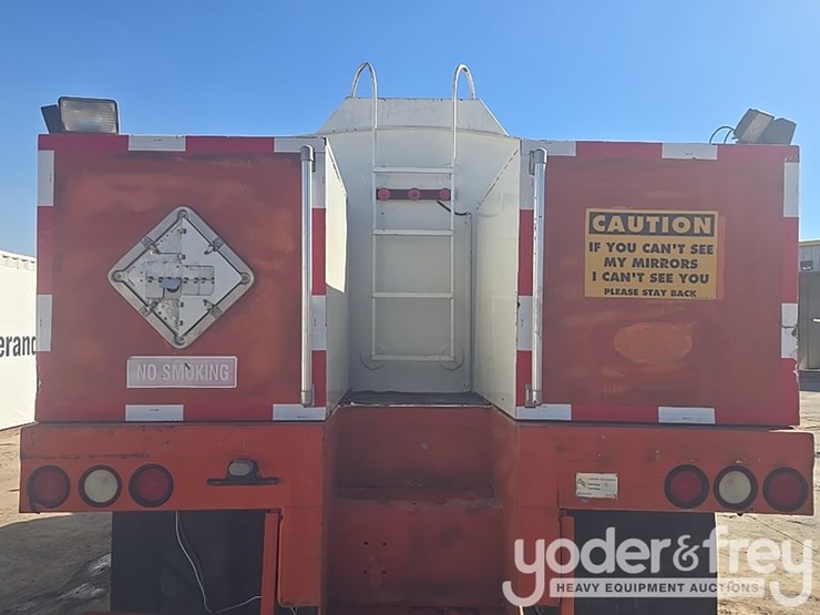 2009-peterbilt-335-image-57