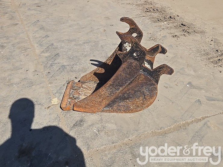 2020-deere-35g-image-17