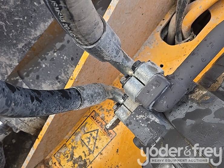 2014-volvo-l150h-image-32