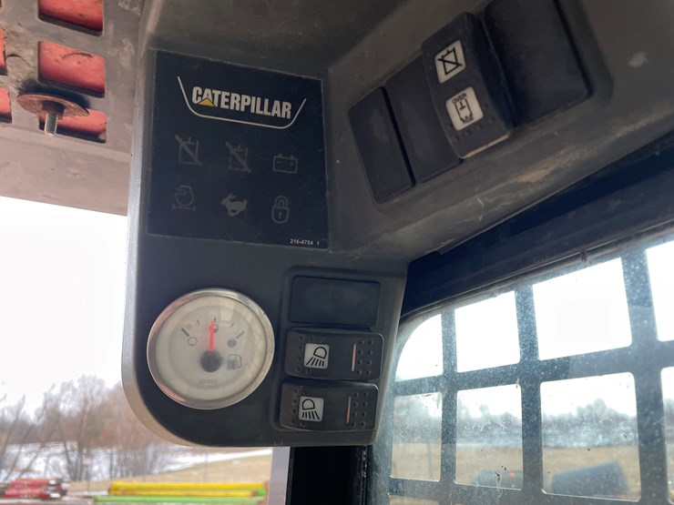 caterpillar-247-image-38