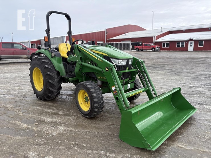 2017-john-deere-4044m-image-1