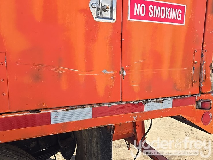 2009-peterbilt-335-image-76