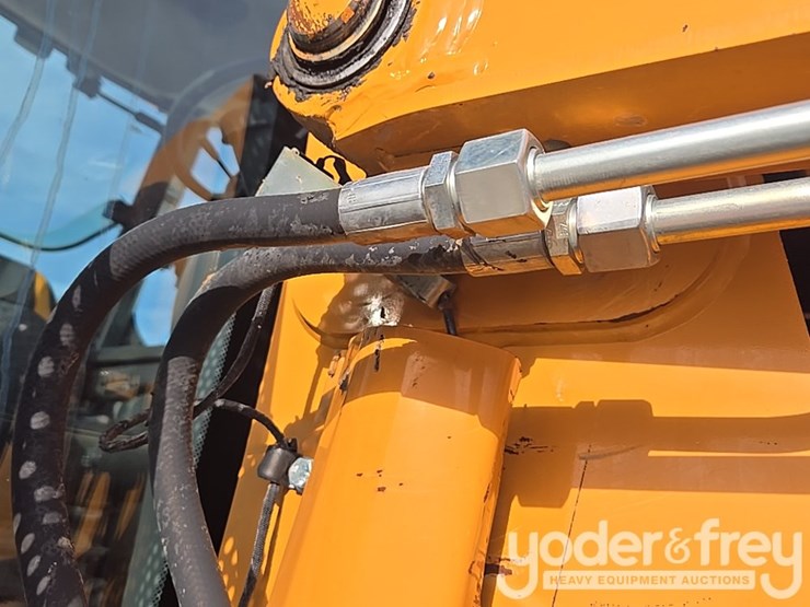 2022-case-590sn-image-25