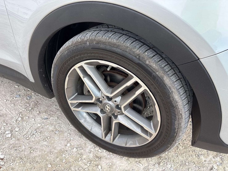 2017-hyundai-santa-fe-image-27