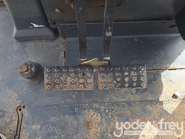 2010-deere-310sj-image-90