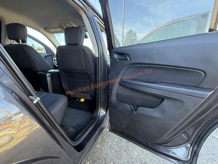 2015-chevrolet-equinox-lt-image-29