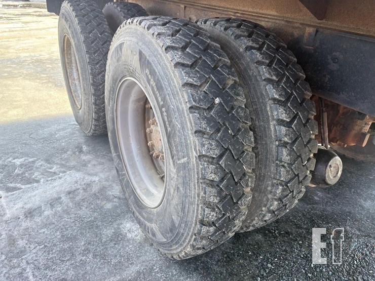 1984-ford-l8000-image-11