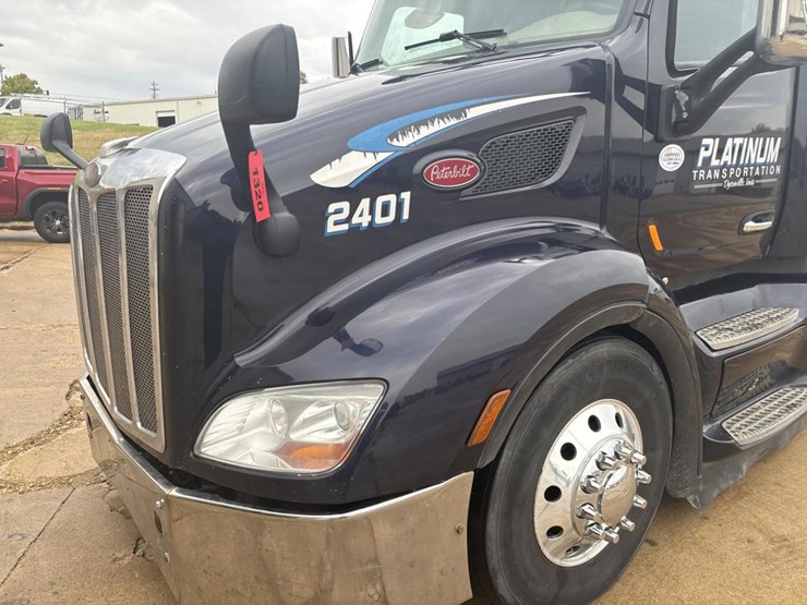 2019-peterbilt-579-image-17