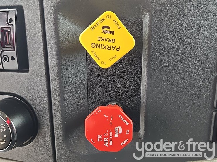 2019-peterbilt-579-image-83