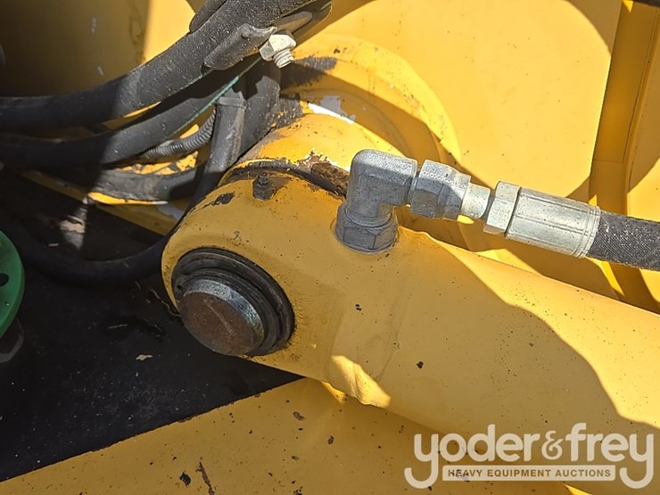 2010-deere-310sj-image-29