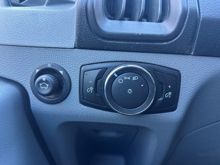 2017-ford-transit-image-46