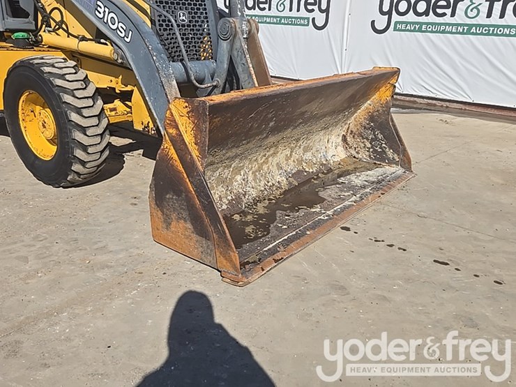 2010-deere-310sj-image-12