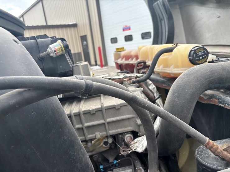 2018-freightliner-cascadia-126-image-28