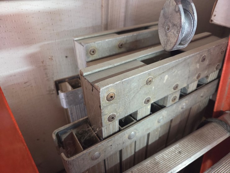 #5367-•-(2)-extension-ladders,-(3)-aluminum-planks,-ramps-image-4