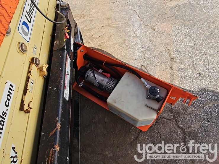 2017-jlg-1932r-image-11