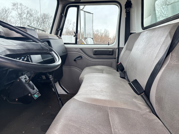 2002-international-4700-image-28