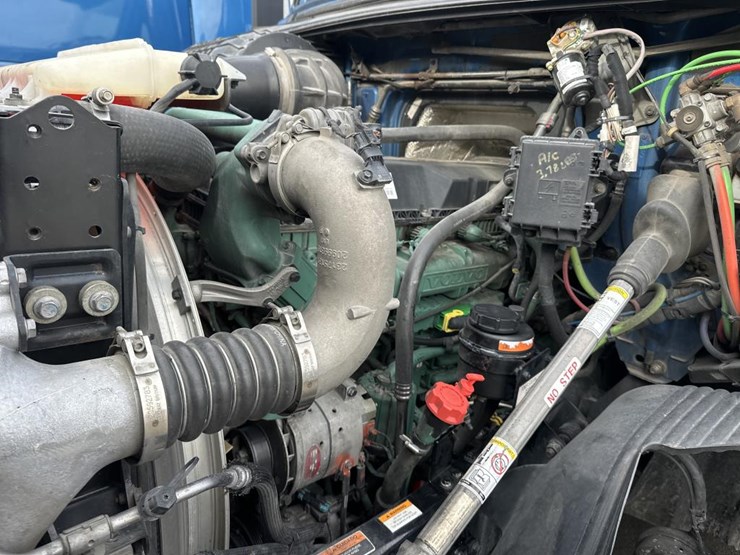 2020-volvo-10-image-28