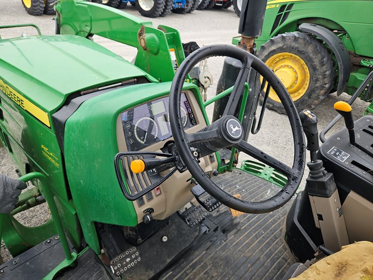 2017-john-deere-6110m-image-13