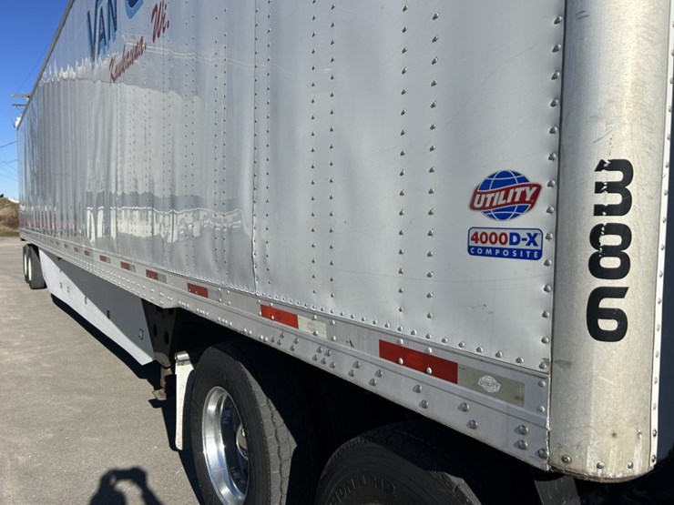 2014-utility-53'-image-21