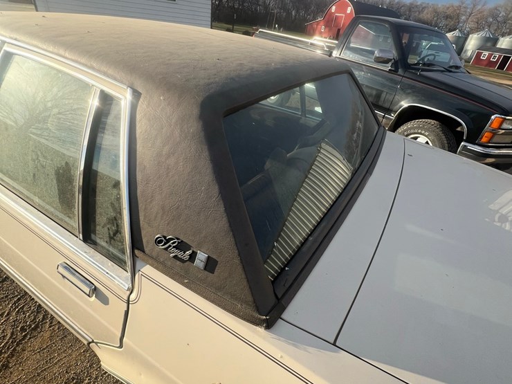 lot-13.-oldsmobile-delta-88-royale-car,-4-dr.,-196,050-mi,-307-v8,--4-speed-automatic-image-37