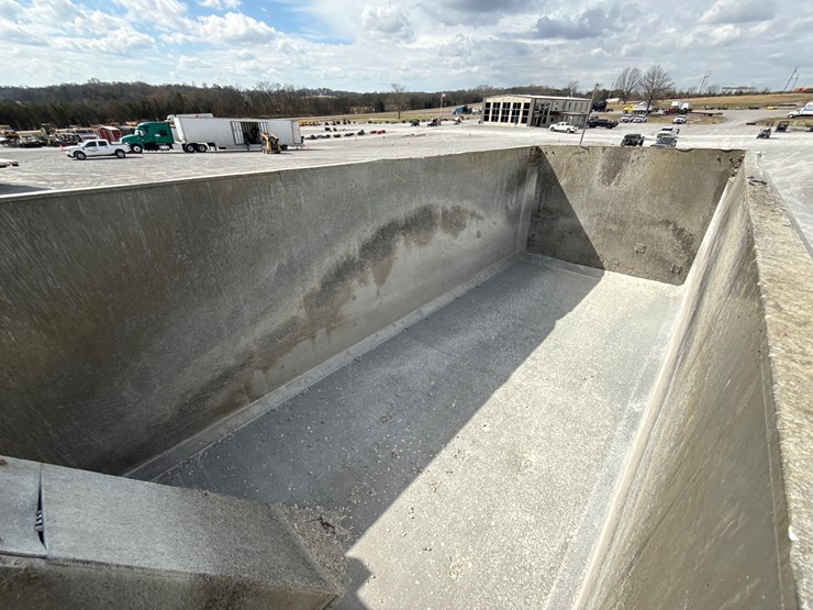 2017-mack-granite-gu713-image-37