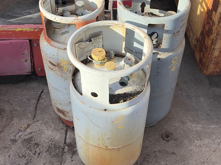 #96-•-forklift-propane-tanks-image-2