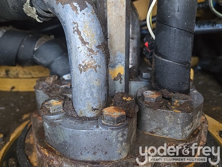 2016-caterpillar-335fl-image-39