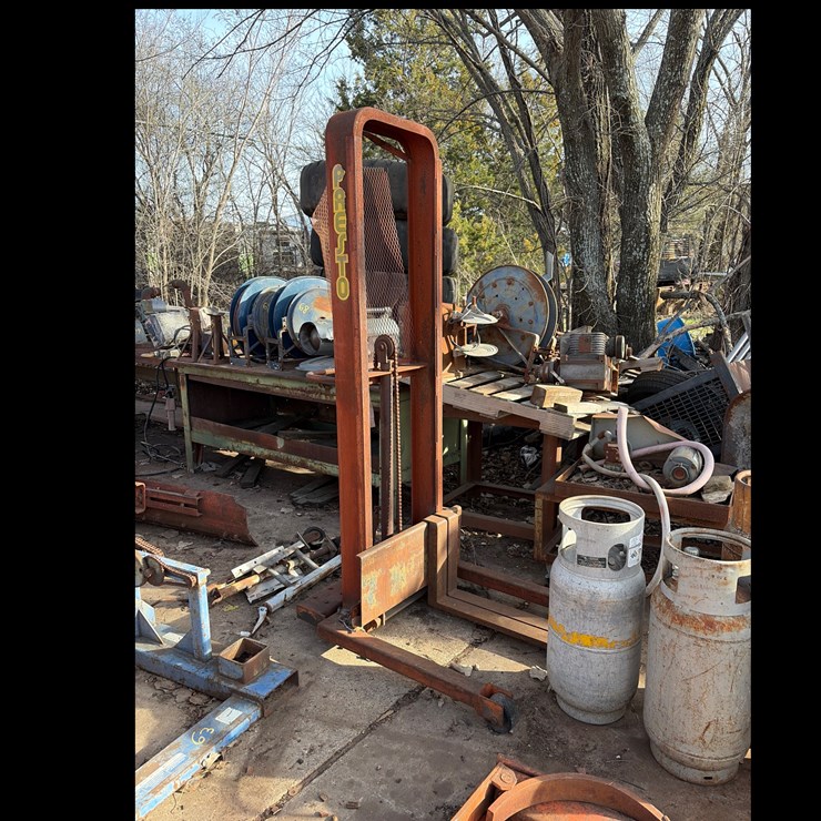 #80 • Presto Manuel hydraulic forklift