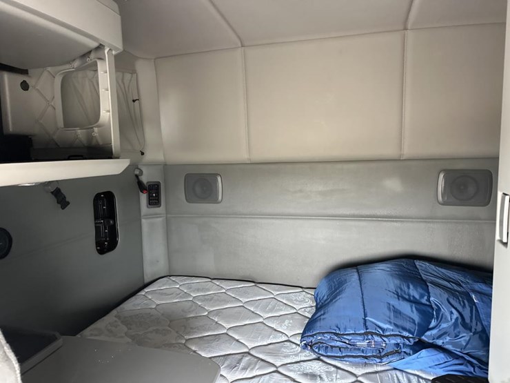 2020-kenworth-t680-image-46