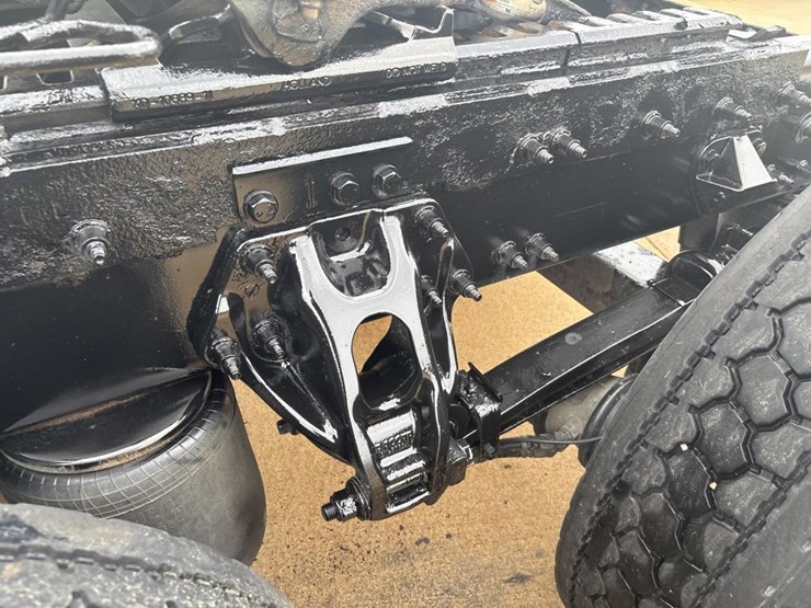 2019-peterbilt-579-image-41