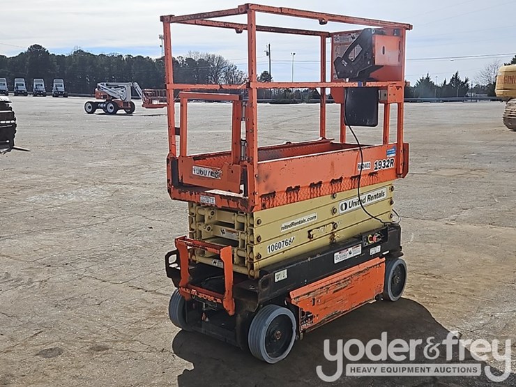 2017-jlg-1932r-image-5