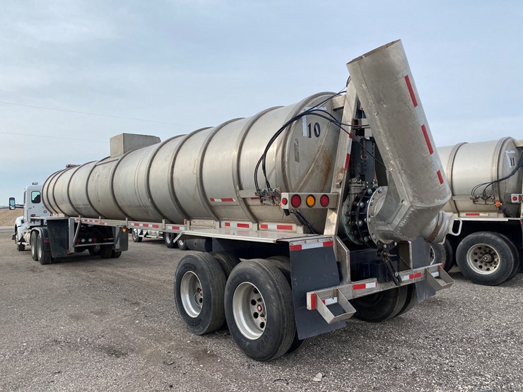 #500-•-2012-northern-8,500-gallon-semi-manure-tanker-(has-wi-title)-(waupun,-wi)-image-13