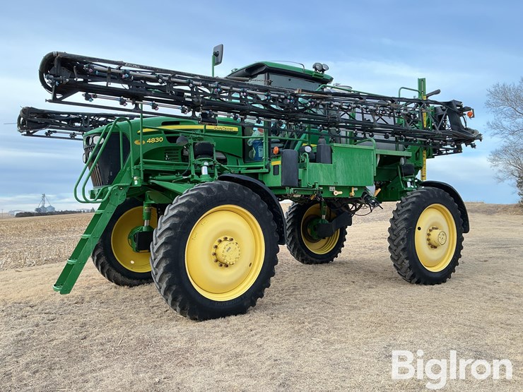2014-john-deere-4830-image-1