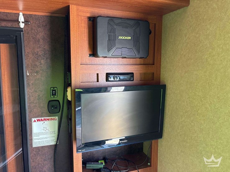 2014-crossroads-rv-elevation-t/a-5th-wheel-toy-hauler-travel-trailer-image-29