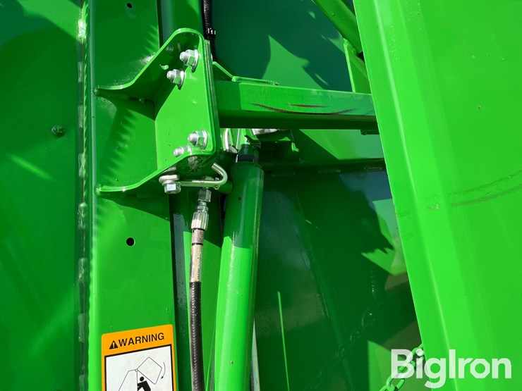 2021-john-deere-560m-image-11