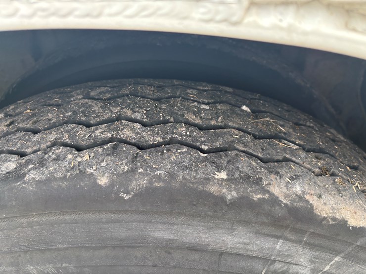 2001-hackney-beverage-trailer-image-45