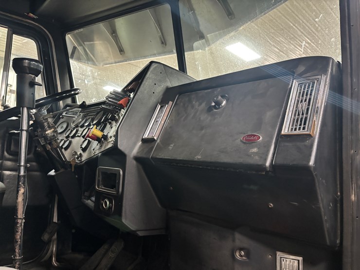 1987-peterbilt-379-image-34