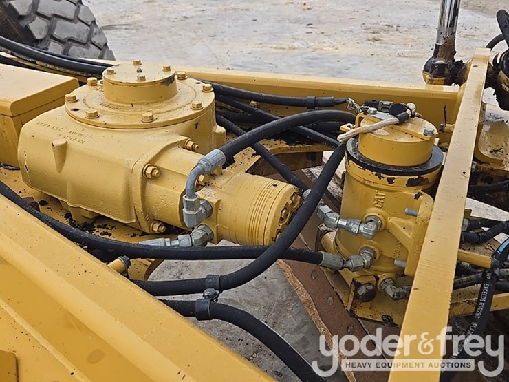 2015-caterpillar-12m3-image-56