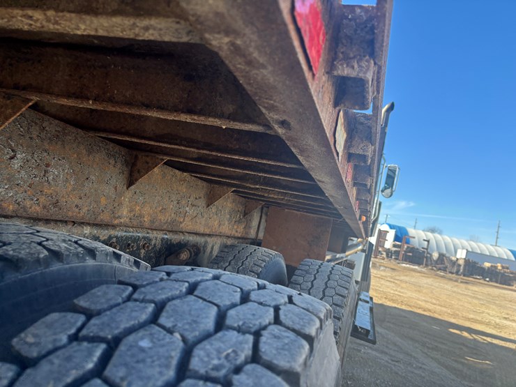 2005-sterling-lt8500-image-57