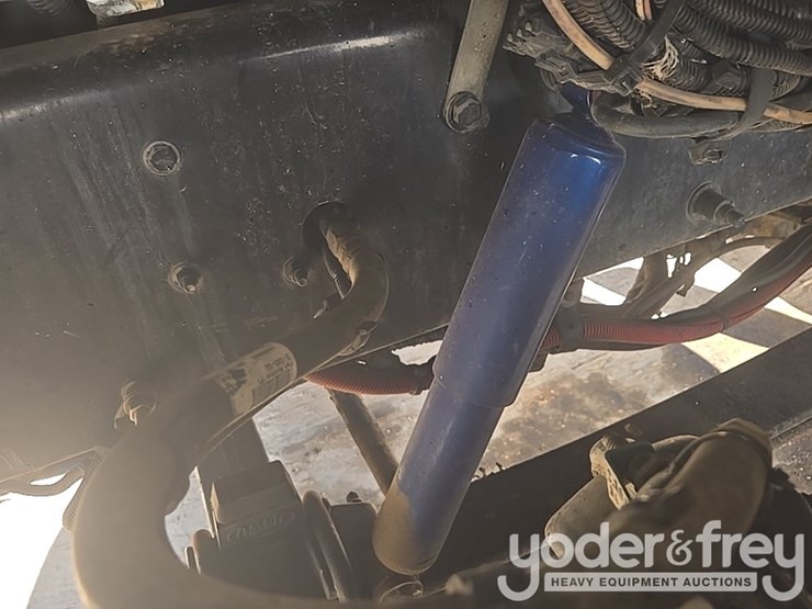 2009-peterbilt-335-image-18