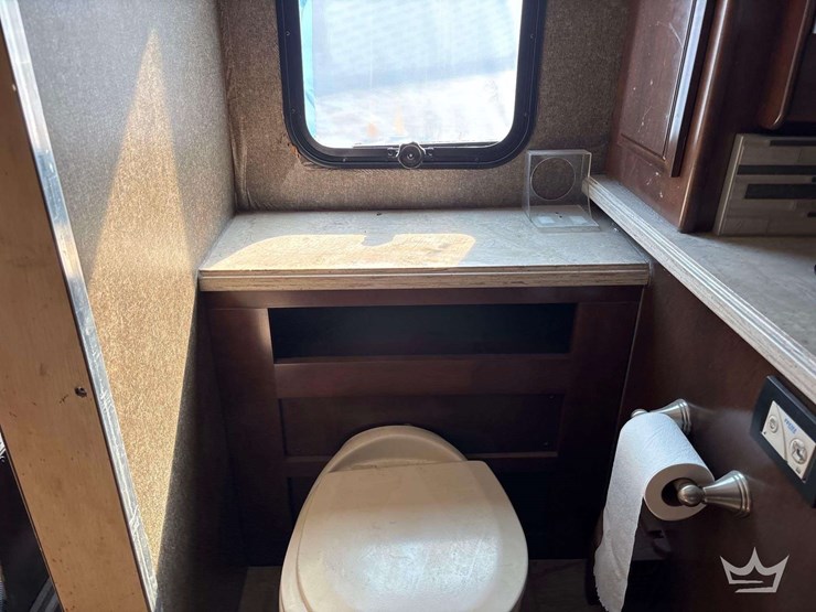 2018-freightliner-thor-venetian-400xcr-a40-41ft.-class-a-motorhome-image-45