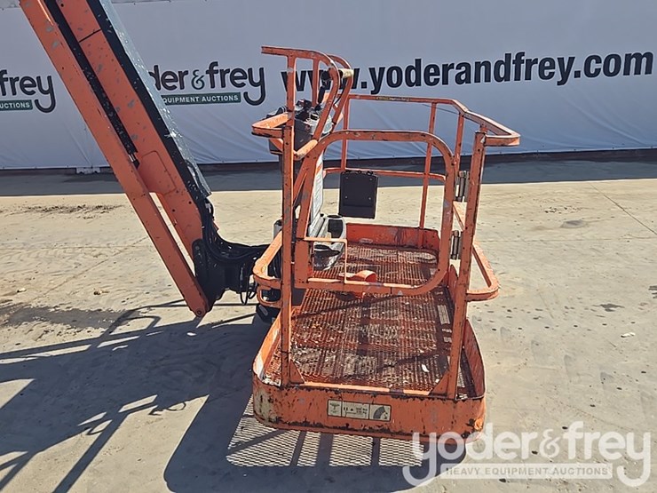 2017-jlg-600aj-image-12