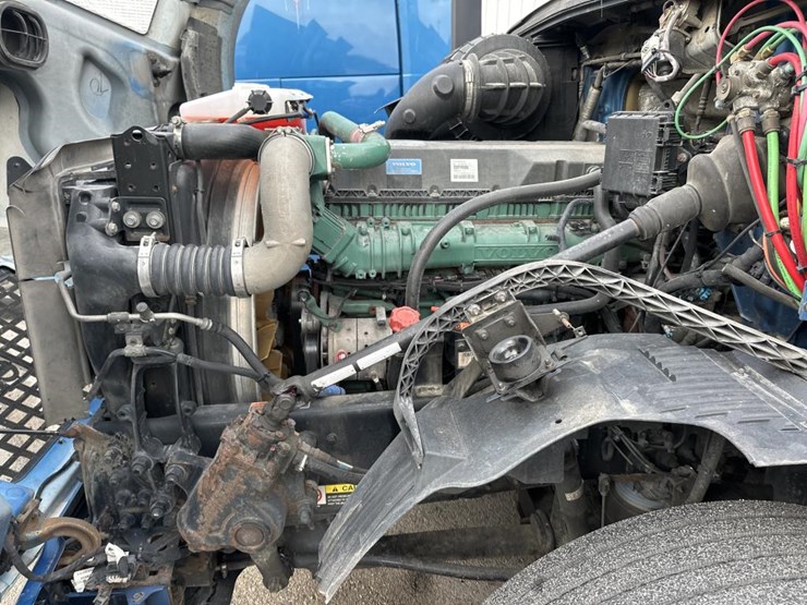 #2231-•-2016-volvo-vnl-sleeper-cab-semi-image-27