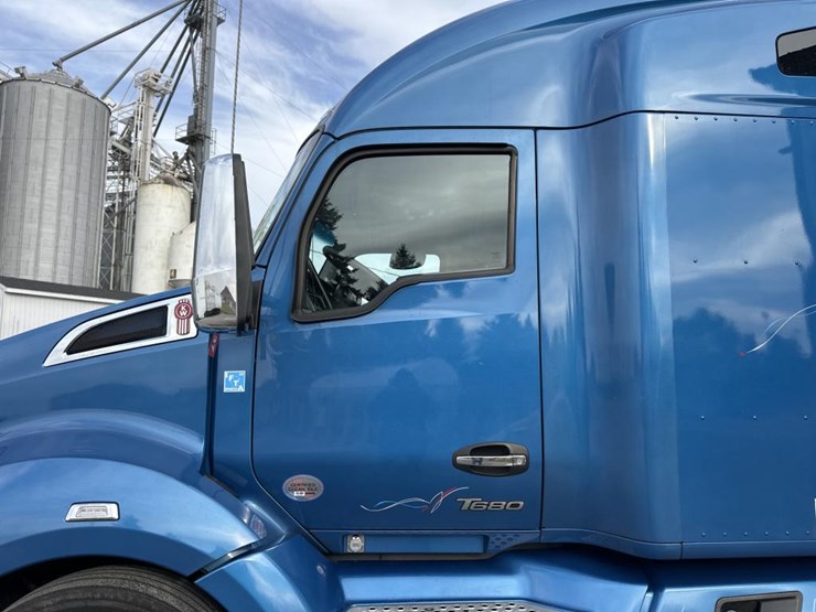 2022-kenworth-t680-image-10