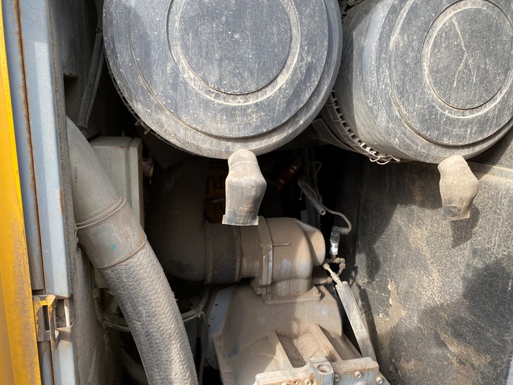 1999-mack-rd690s-image-37