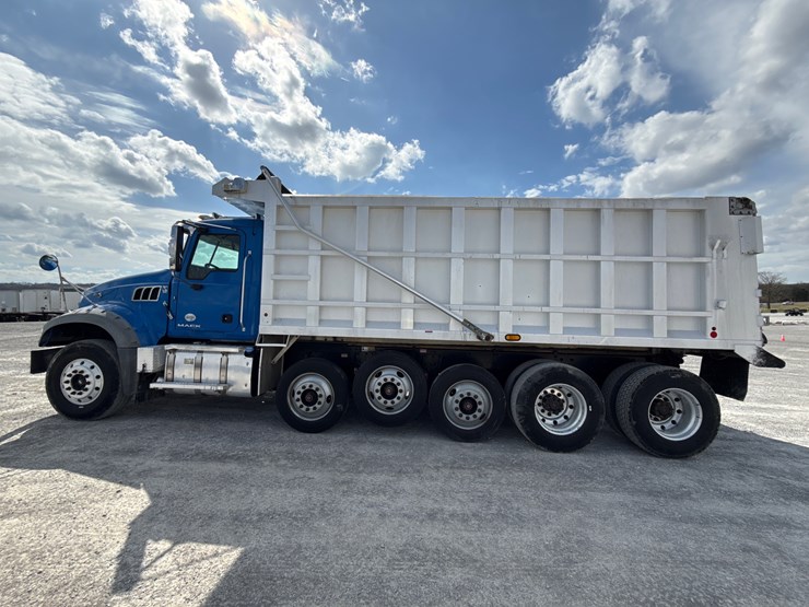 2017-mack-granite-gu713-image-8